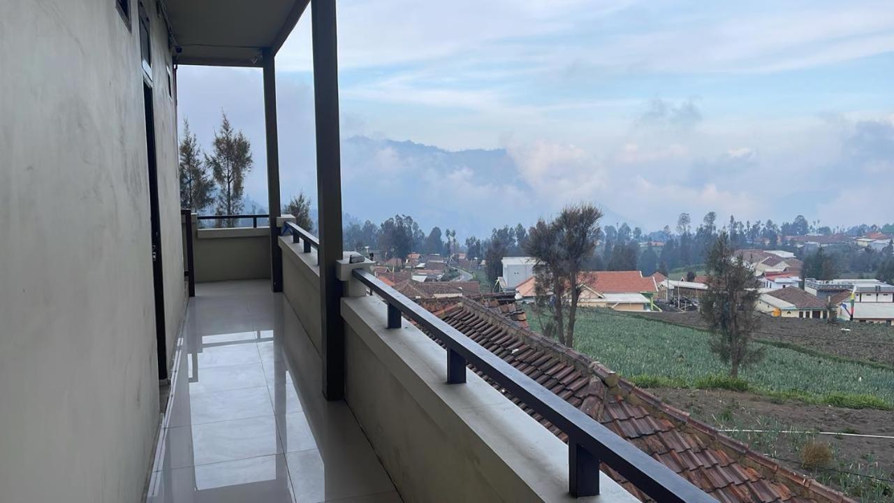 Bromo Semesta Guesthouse Probolinggo Exterior photo