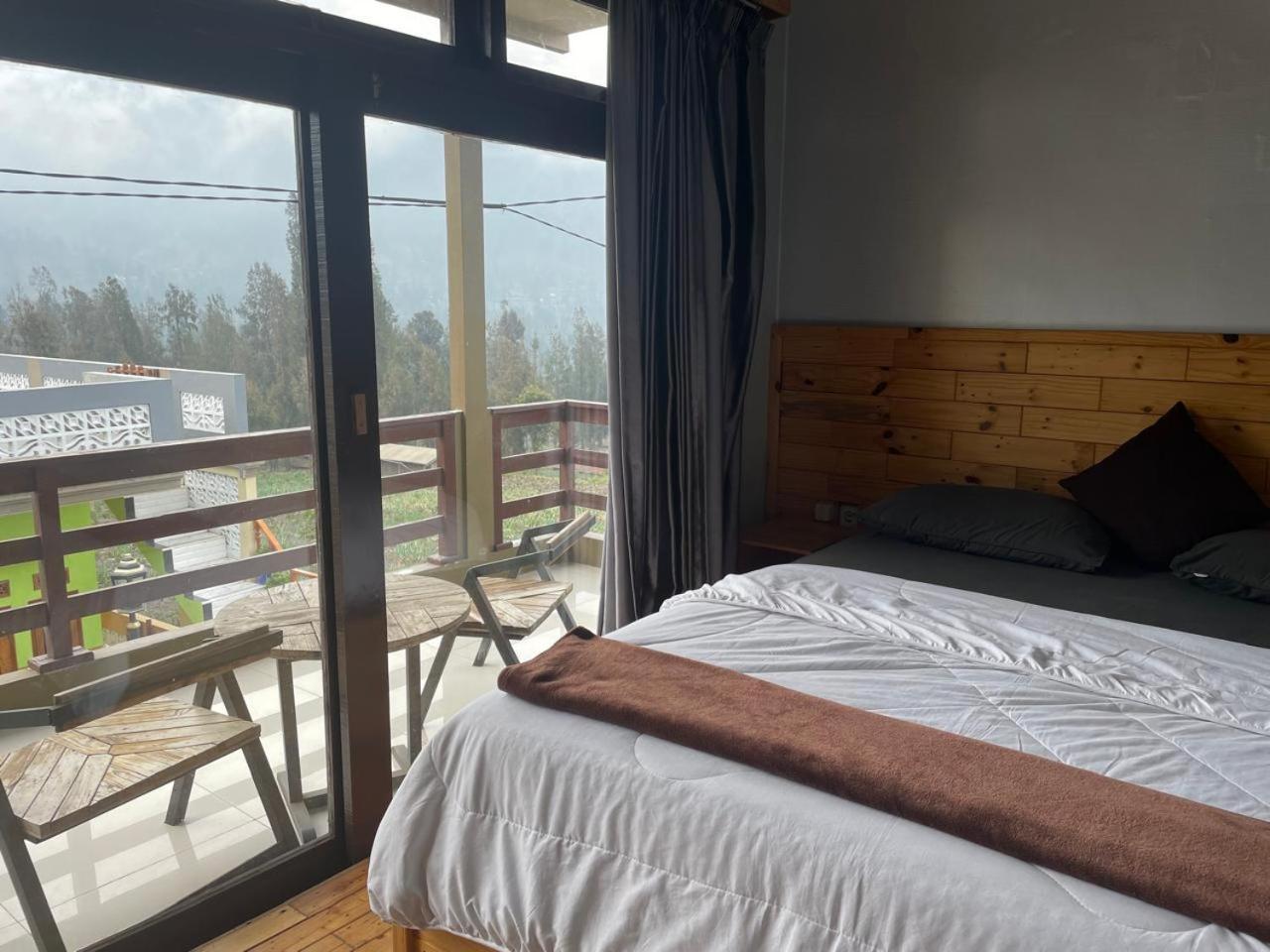 Bromo Semesta Guesthouse Probolinggo Exterior photo