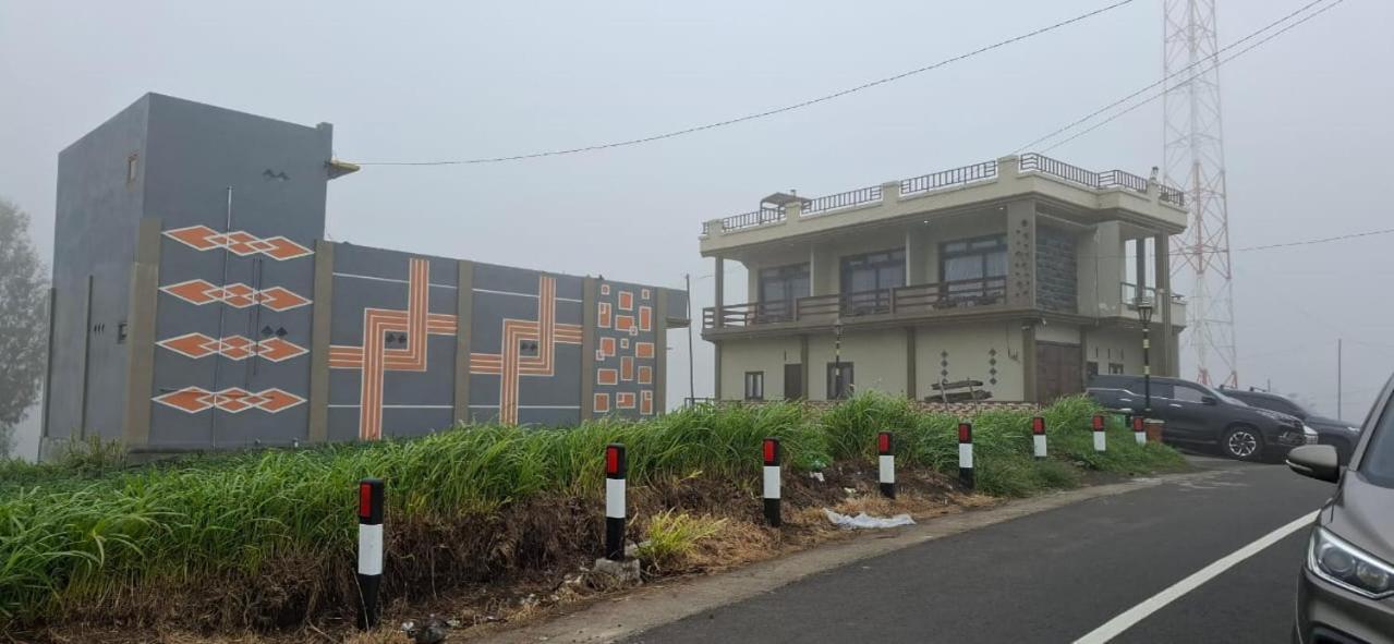 Bromo Semesta Guesthouse Probolinggo Exterior photo
